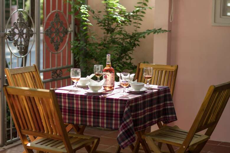 Bed & Breakfast Red Ceramics Homestay