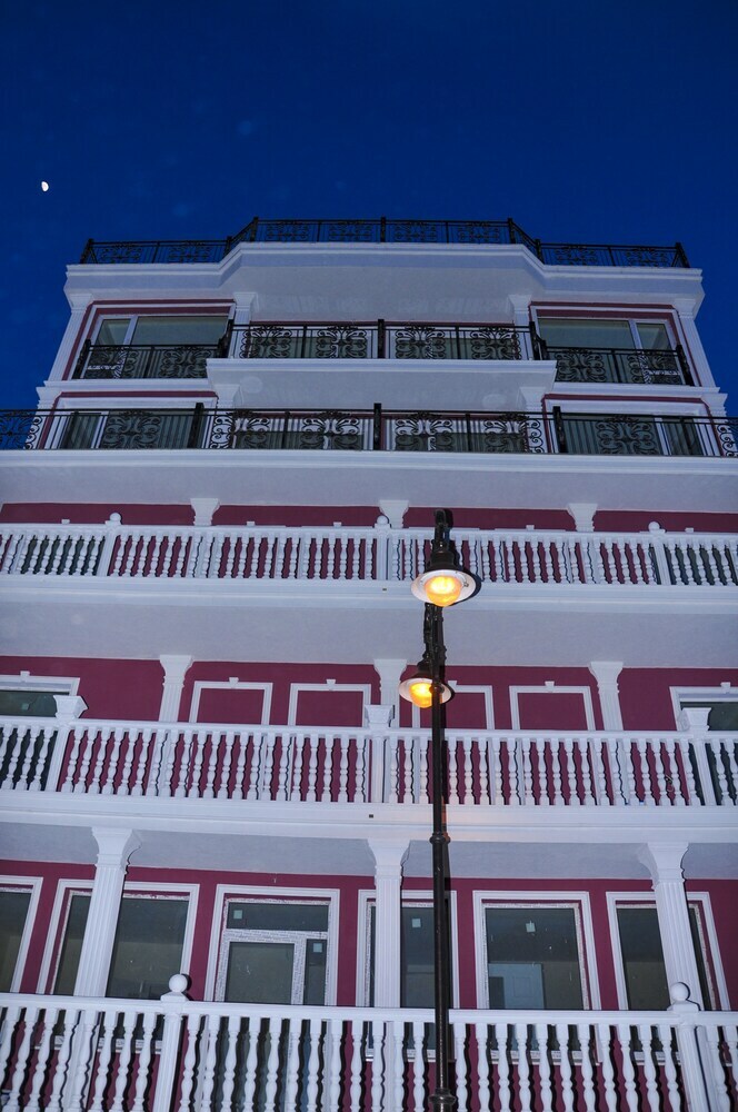 Roel Residence Apartments