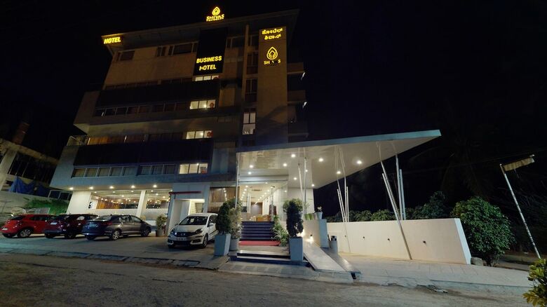 Hotel Shivas Gateway Airport Road