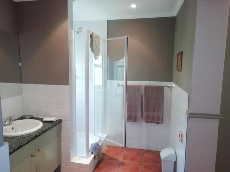 Hotel Housemartin Guest Lodge