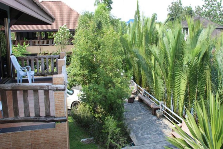 Hotel Baanrimnam Resort Trat