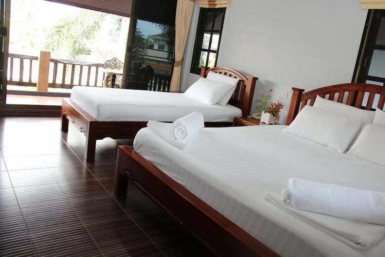 Hotel Baanrimnam Resort Trat