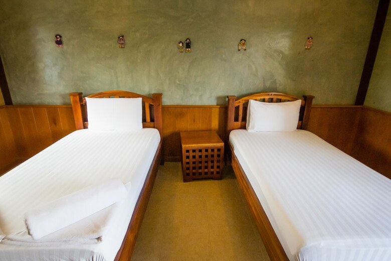 Hotel Baanrimnam Resort Trat