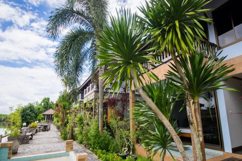 Hotel Baanrimnam Resort Trat