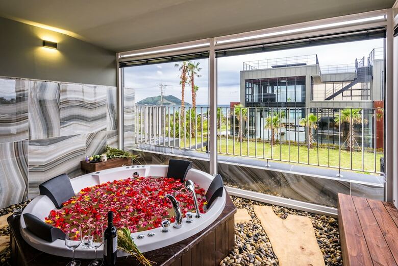Augila Hotel Jeju Oceano Suites