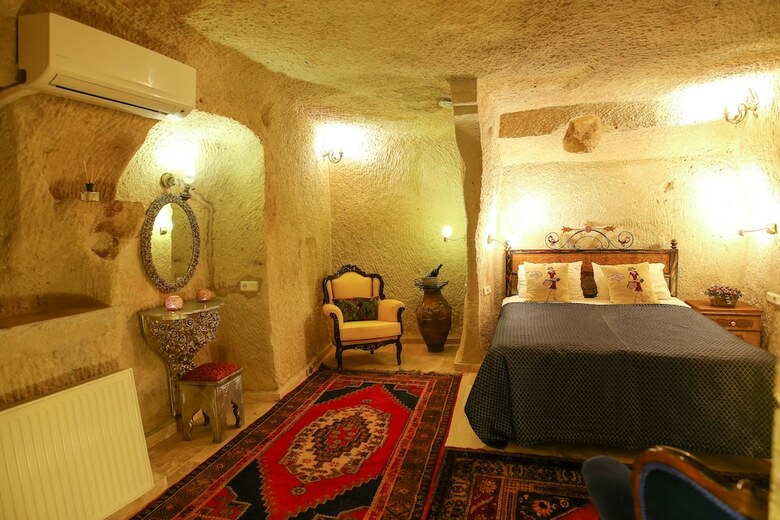 Bedrock Cave Hotel -adults Only
