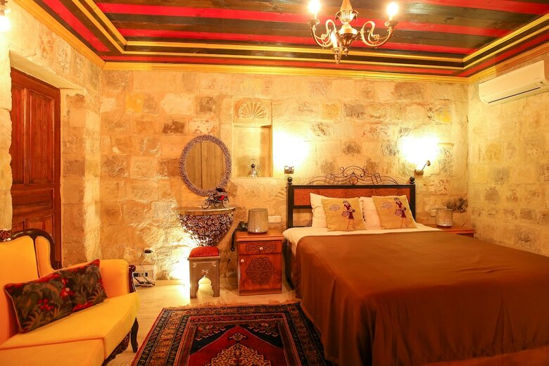 Bedrock Cave Hotel -adults Only