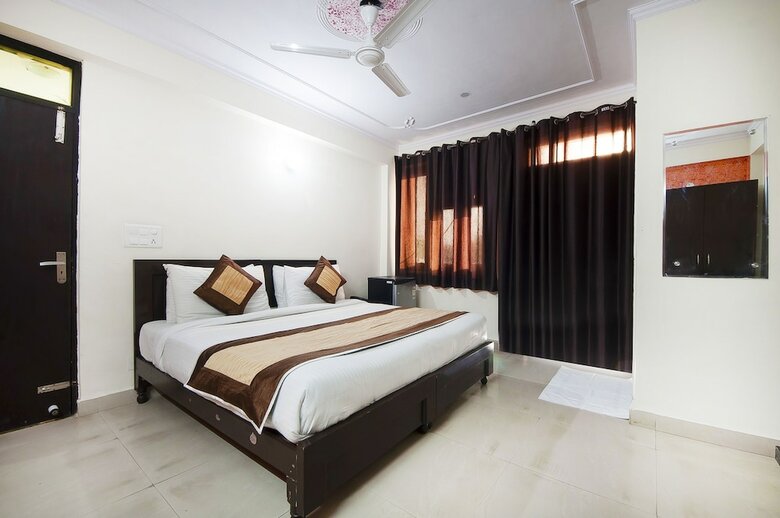 Hotel Charan Pahari
