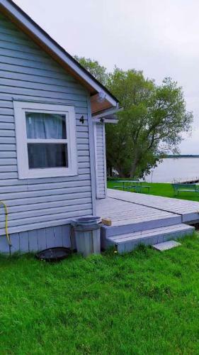 Lunge Haven Cottages & Boating Club