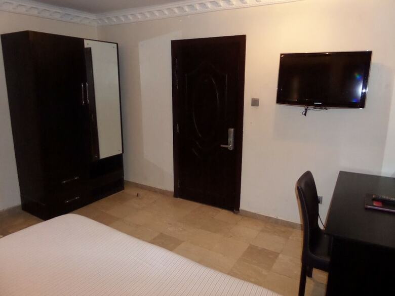 Maidaville Hotel And Suites