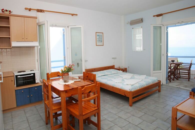 Hotel Agnadi Syros Studios & Rooms