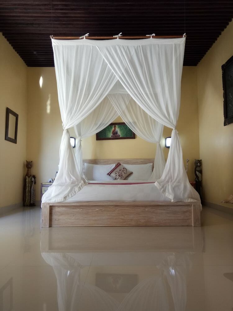 Hotel Oyo 2667 Aron Guest House