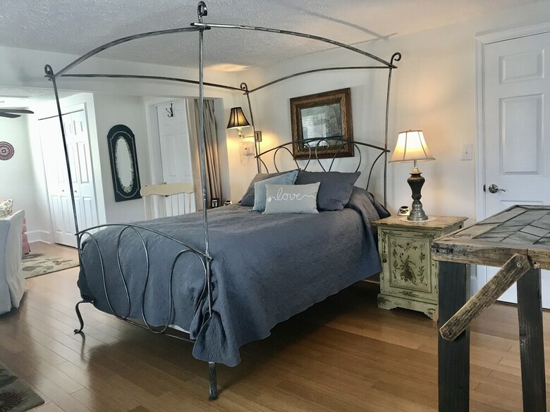 Bed & Breakfast Peabody's 'hip Little Stay'