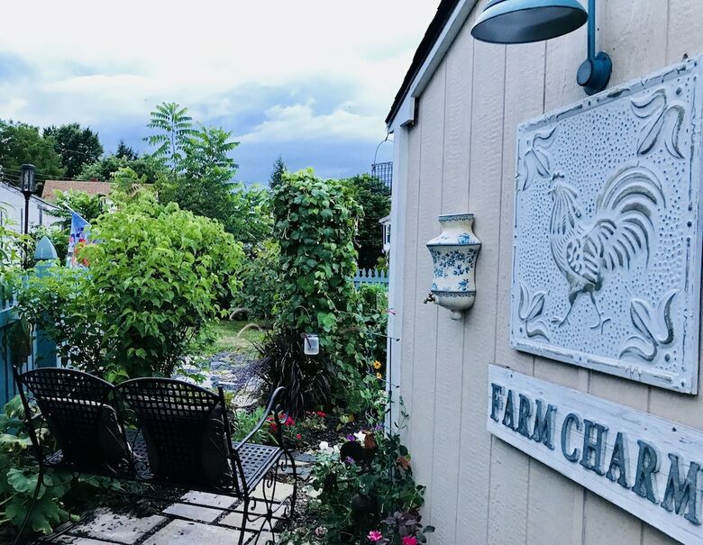 Bed & Breakfast Peabody's 'hip Little Stay'