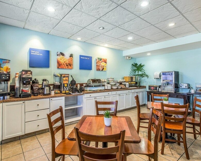 Hotel Comfort Inn & Suites Levittown