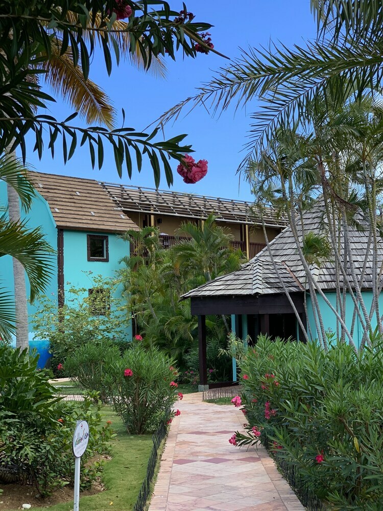 Hotel Emerald Beach Resort