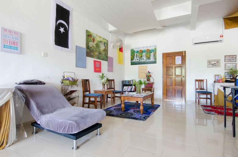 Bed & Breakfast Anggerik Residence