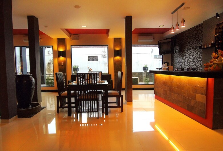 Puri Chorus Hotel