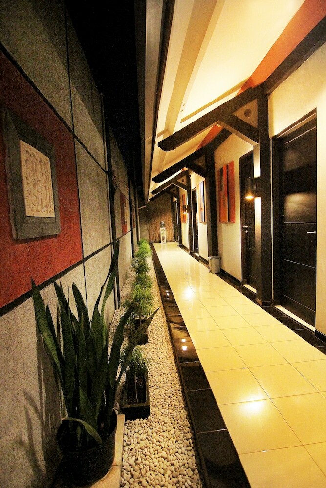 Puri Chorus Hotel