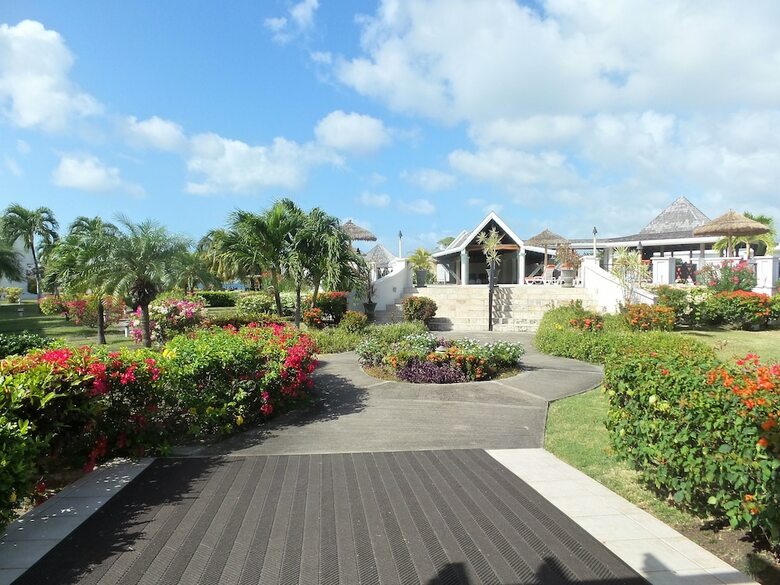 Hotel Coyaba Beach Resort