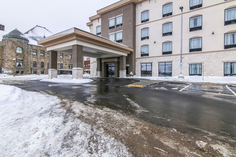 Hotel Cobblestone Inn & Suites - Menomonie