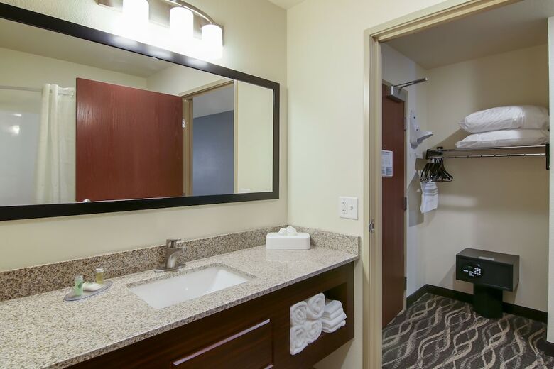 Hotel Cobblestone Inn & Suites - Menomonie