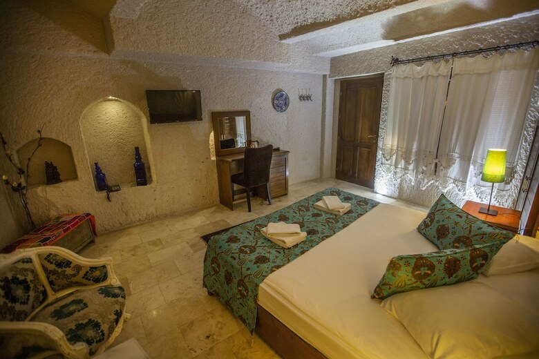 Hermes Cave Hotel