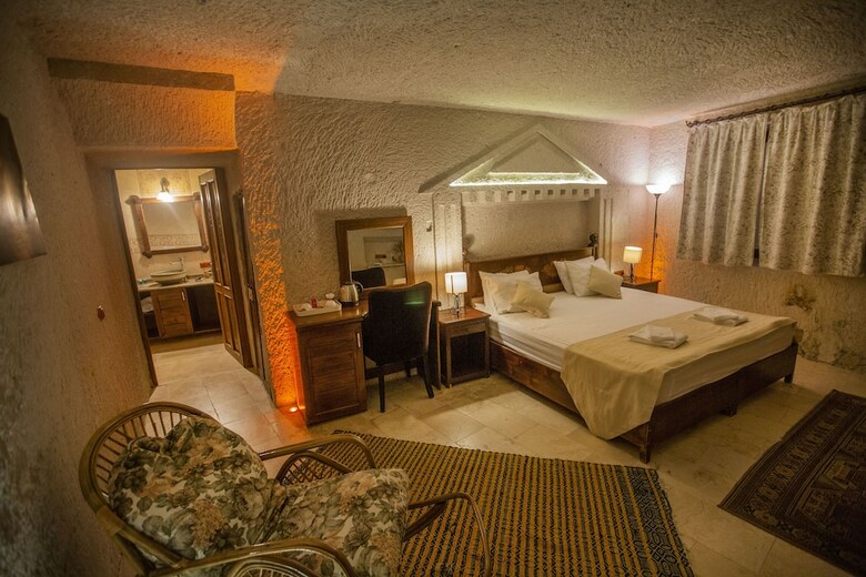 Hermes Cave Hotel