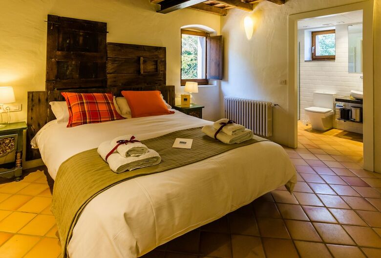 Bed & Breakfast La Rectoria De Sant Miquel De Pineda