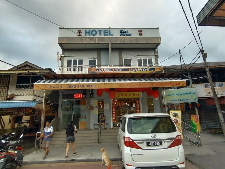 Oyo 89915 East Mount Hotel