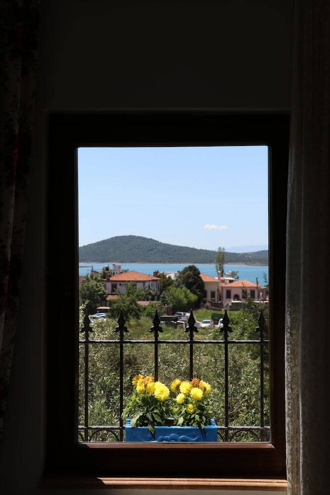 Nesos Hotel