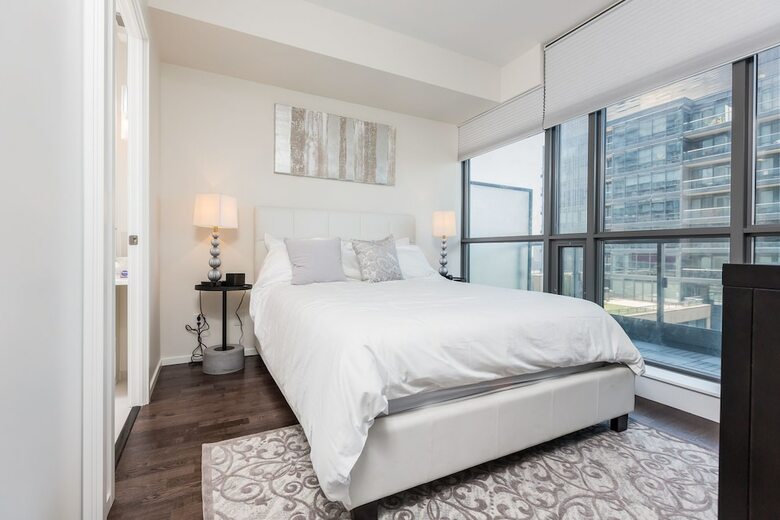 Applewood Suites - 2 Bdrm King & Spadina