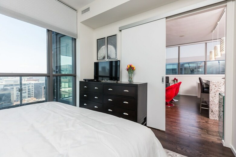 Applewood Suites - 2 Bdrm King & Spadina