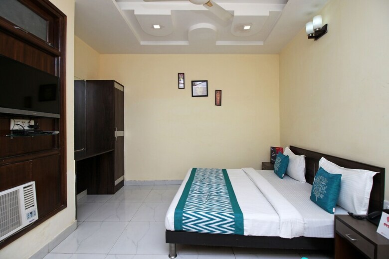 Hotel Oyo 7353 Ambrosia