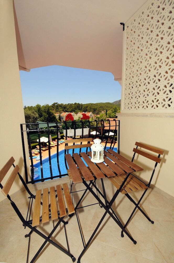 Sea Breeze Hotel & Apartments