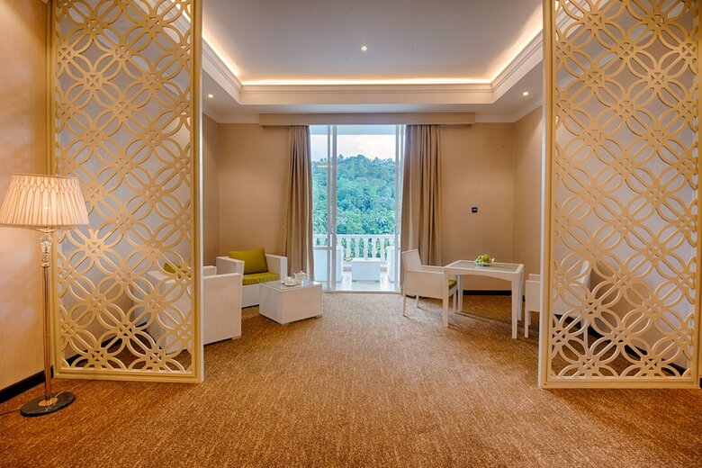 The Golden Crown Hotel