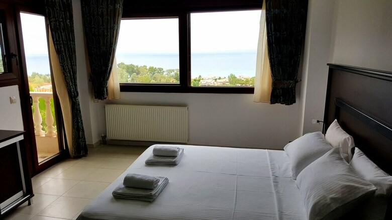 Bungalow White Apartments And Suites