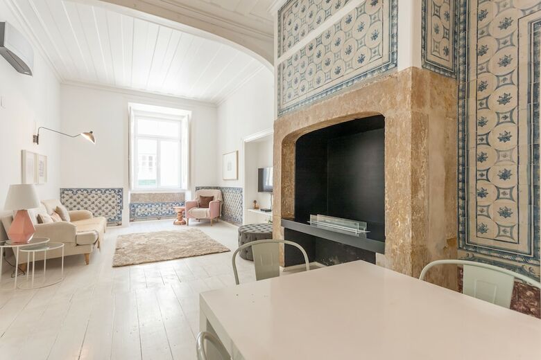 Baixa Tile Blue Two-bedroom Apartment - By Lu Holidays