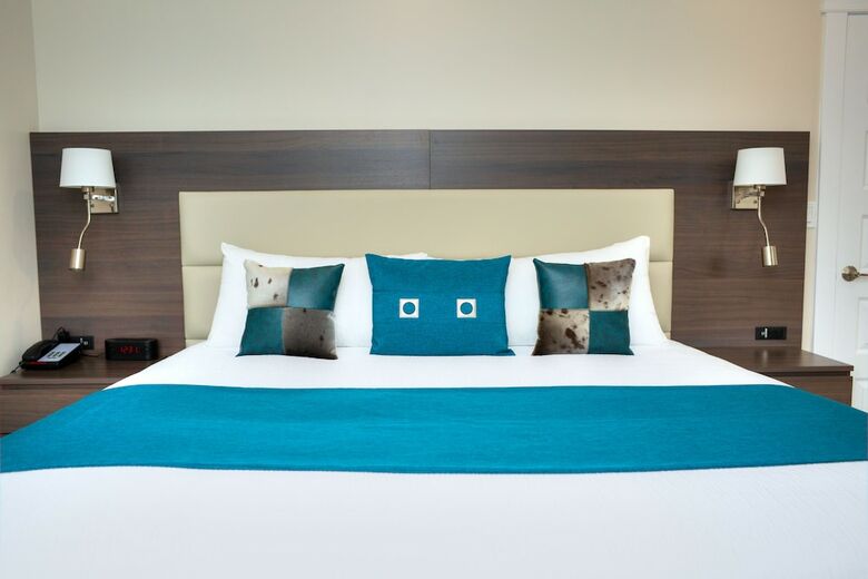 Hotel Royal Inn & Suites
