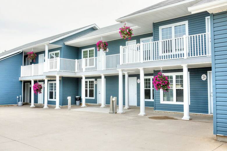 Hotel Royal Inn & Suites