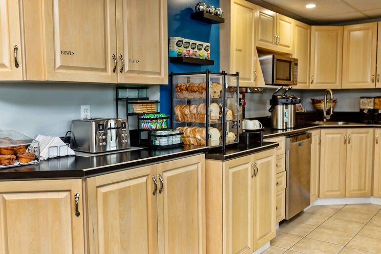 Hotel Royal Inn & Suites