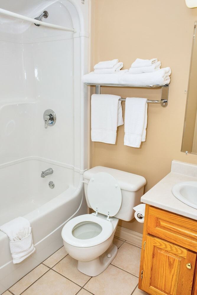 Hotel Royal Inn & Suites