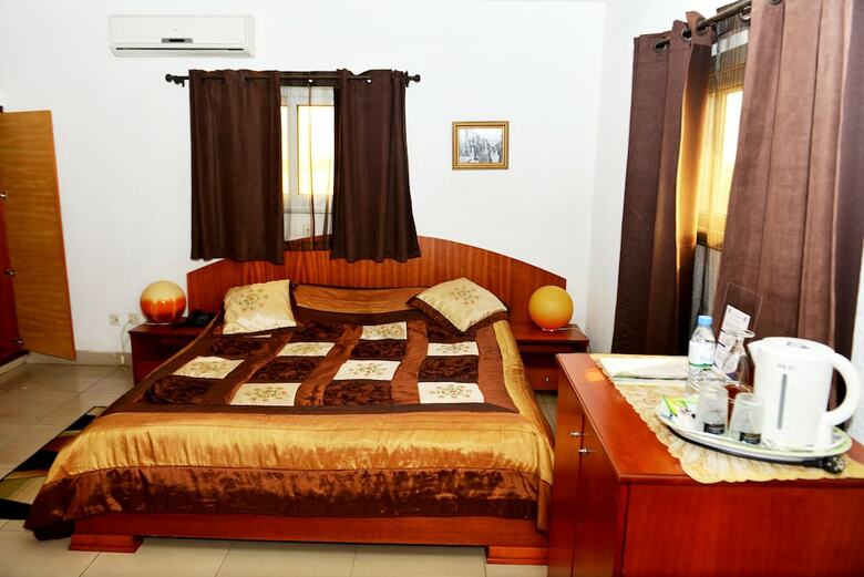 Paradise Hotel