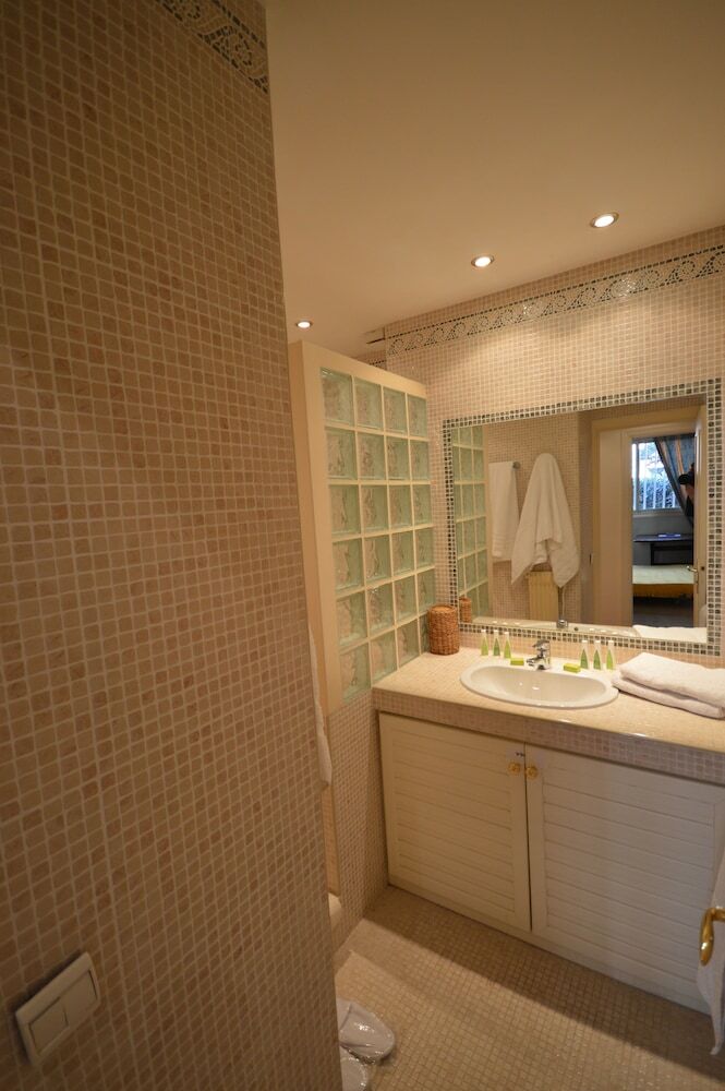 Parc Continental Cannes-very Elegant Three Bedroom Apartment