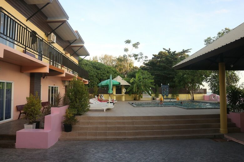 Hotel Anyavee Nam Mao Beach Resort