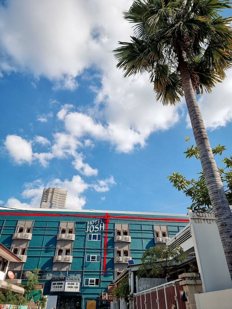 Josh Hotel