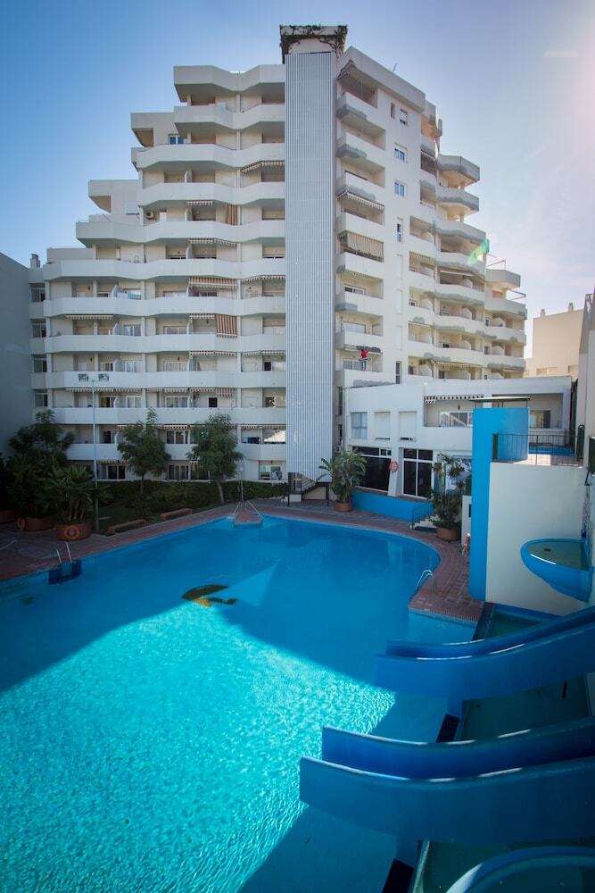 Apartamentos Holidays2benal Beach