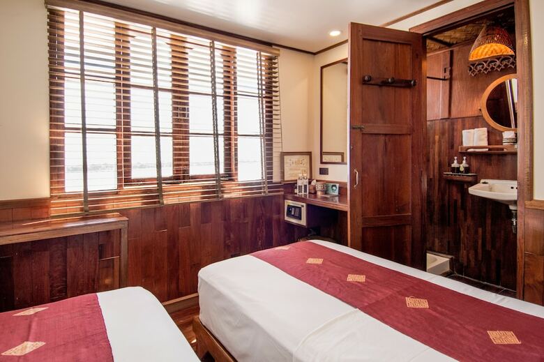 Hotel The Vat Phou Cruise
