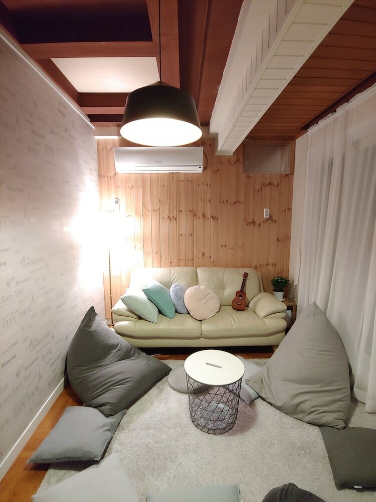 Hotel Slippers N Sippers Guesthouse