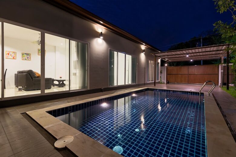 Private New Pool Villa Near Laguna